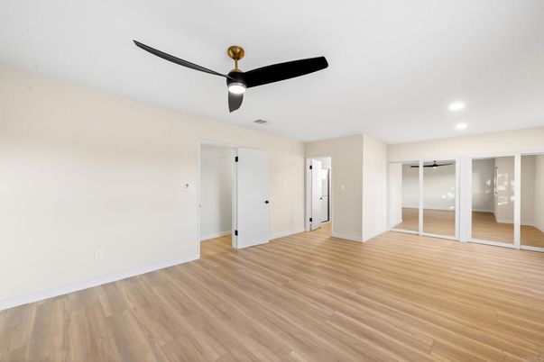 Empty room, Interior, Recessed Lighting, Wood Texture Flooring