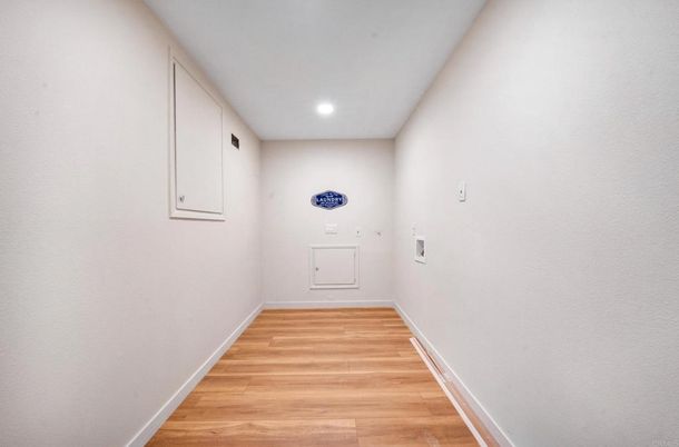 Interior, Recessed Lighting, Wood Texture Flooring