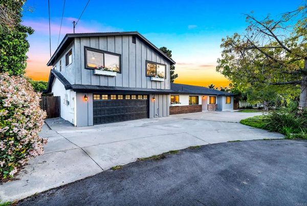 Attached, Exterior, Facade, Farmhouse