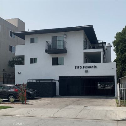 Attached, Exterior, Facade, Modern