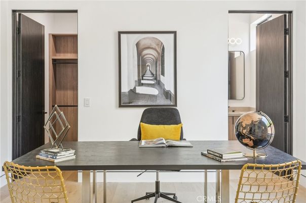Home Office, Interior