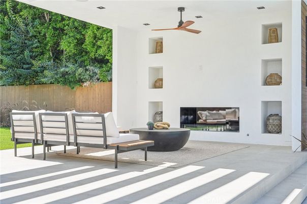 Exterior, Fireplace