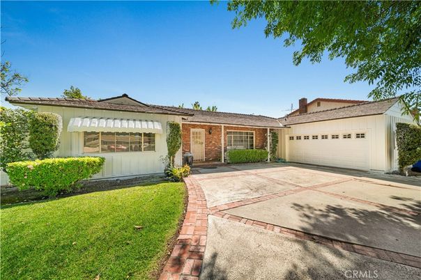 Attached, Exterior, Facade, Brick Facade, Ranch