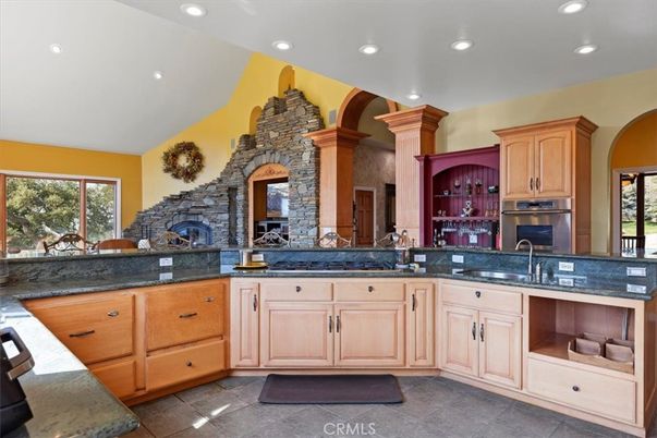Fireplace, Interior, Kitchen, Recessed Lighting