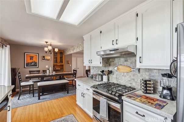 Chandelier, Dining room, Interior, Kitchen, Wood Texture Flooring