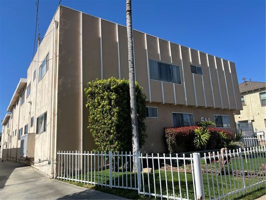 Exterior, Facade, Modern