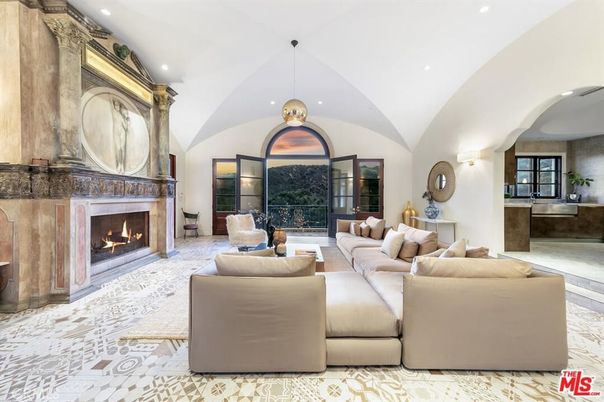 Fireplace, Interior, Living room, Pendant Lights, Recessed Lighting