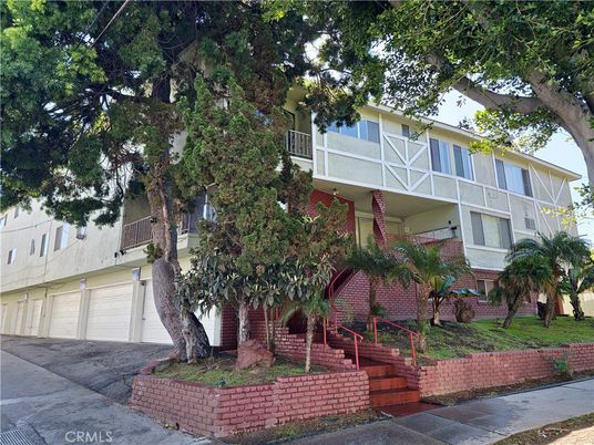 Attached, Exterior, Facade, Brick Facade, Rowhouse