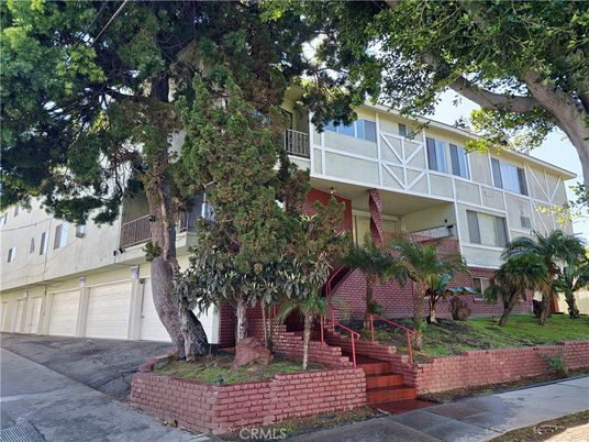 Attached, Exterior, Facade, Brick Facade, Rowhouse