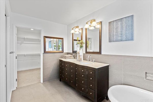 Bathroom, Dual Sink Vanities, Interior