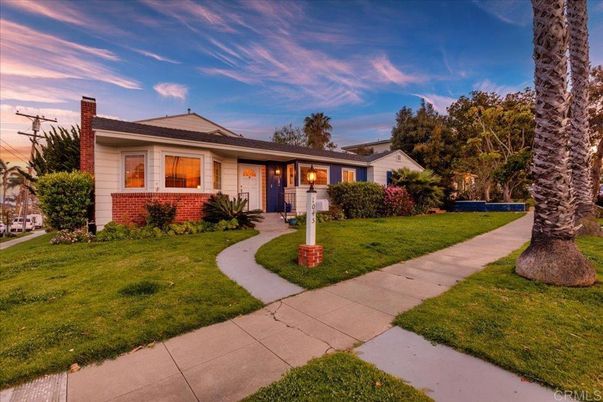 Backyard, Exterior, Facade, Ranch