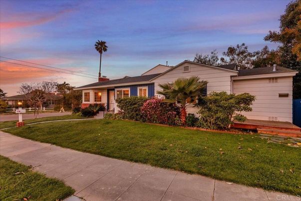 Backyard, Exterior, Facade, Ranch