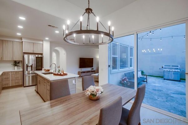 Chandelier, Dining room, Interior, Kitchen, Recessed Lighting, Stainless Steel Appliances