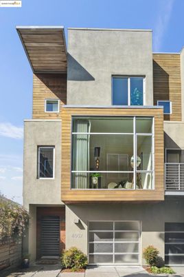 Attached, Exterior, Facade, Modern