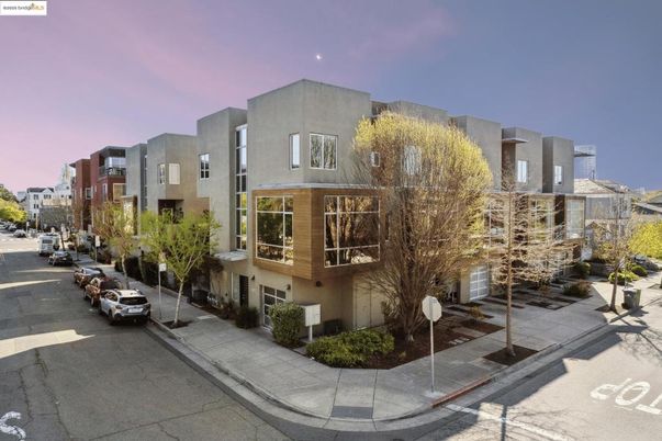 Exterior, Facade, Modern