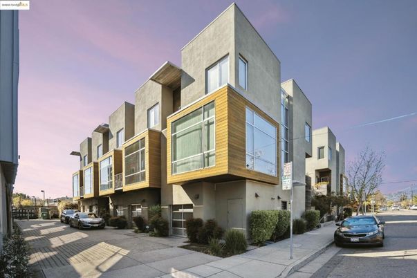 Exterior, Facade, Modern