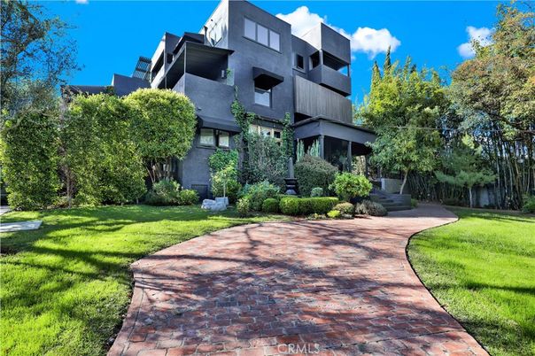 Backyard, Exterior, Facade, Modern