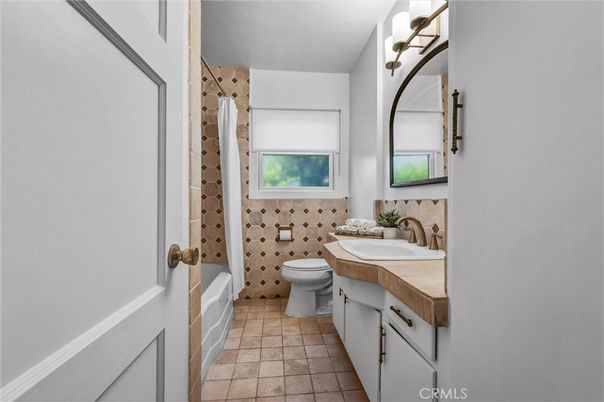 Bathroom, Interior, Tile Countertops