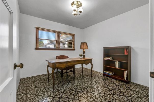 Home Office, Interior