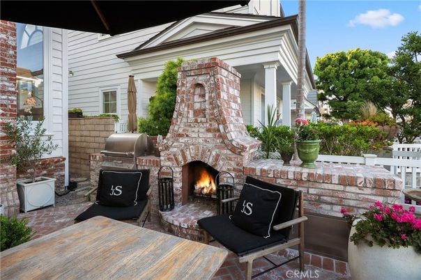 Exterior, Fireplace