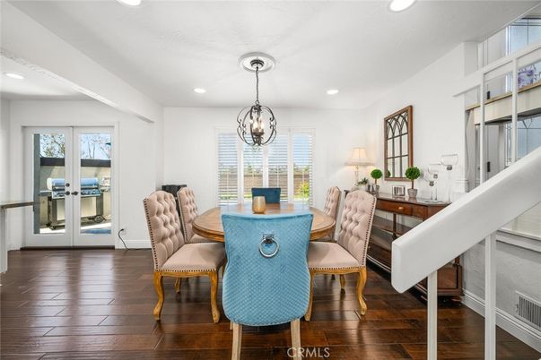 Chandelier, Dining room, Interior, Recessed Lighting, Wood Texture Flooring