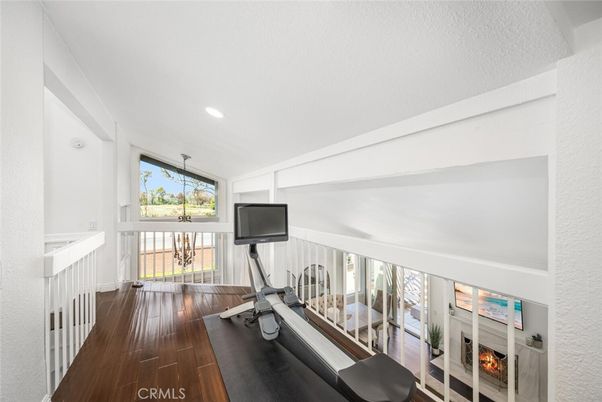 Fitness Equipment, Interior, Recessed Lighting, Wood Texture Flooring