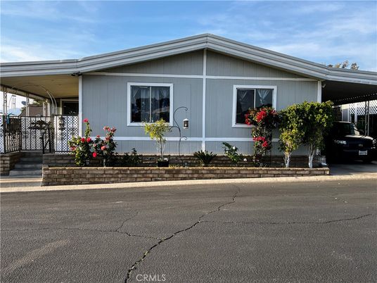 Exterior, Facade, Ranch