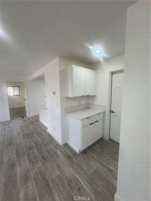 Interior, Washer, Wood Texture Flooring