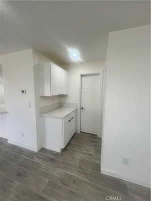 Interior, Recessed Lighting, Washer, Wood Texture Flooring