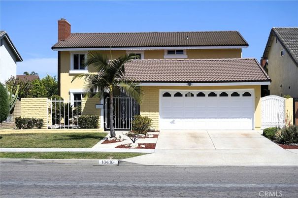 Attached, Exterior, Facade, Mediterranean