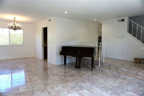 Chandelier, Interior, Piano, Recessed Lighting