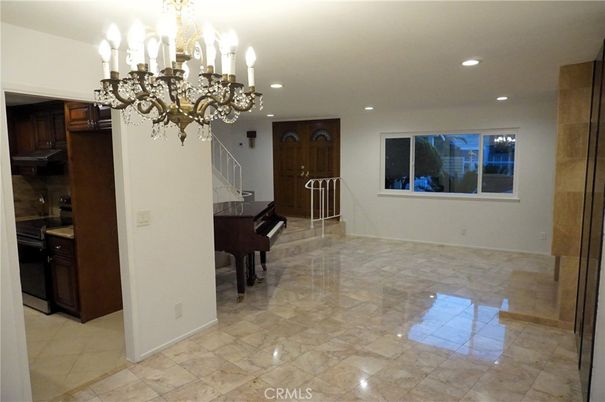 Chandelier, Interior, Piano, Recessed Lighting