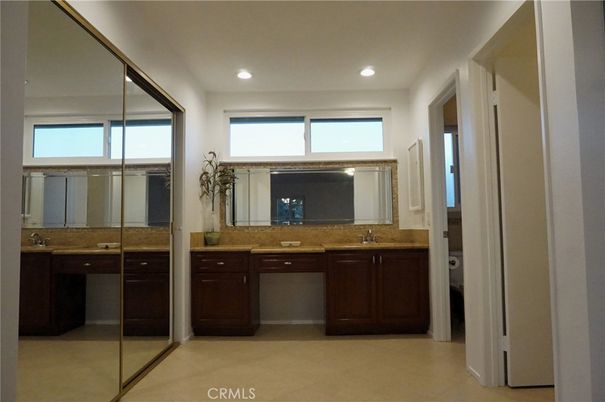 Bathroom, Dual Sink Vanities, Interior, Recessed Lighting