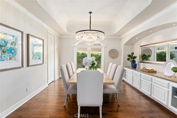 Chandelier, Dining room, Interior, Recessed Lighting, Wood Texture Flooring