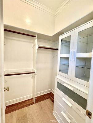 Interior, Walk-in Closets, Wood Texture Flooring
