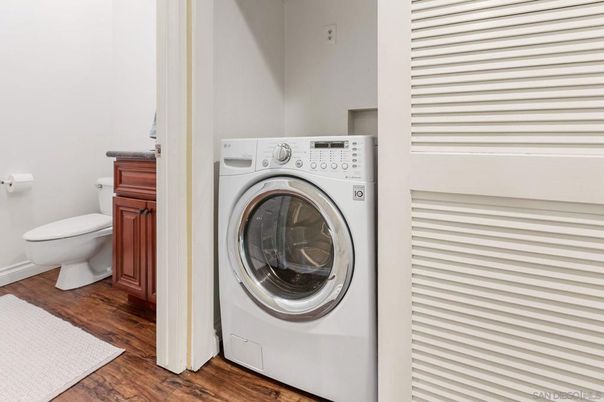 Interior, Utility Closets, Washer, Wood Texture Flooring