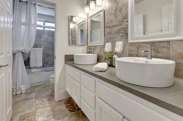 Bathroom, Dual Sink Vanities, Interior