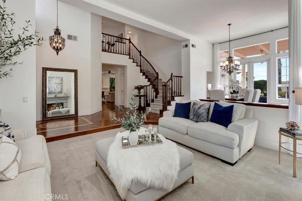 Chandelier, Dining room, Interior, Living room, Pendant Lights, Wood Texture Flooring