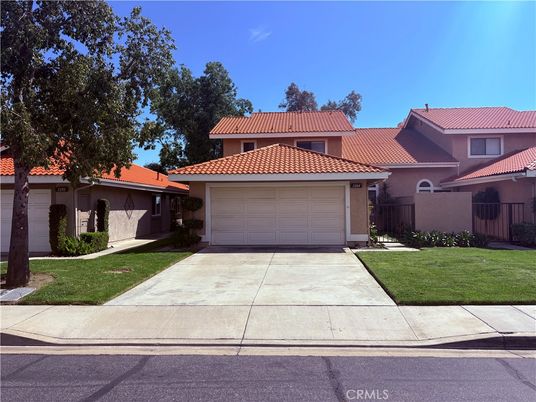 Attached, Exterior, Facade, Mediterranean