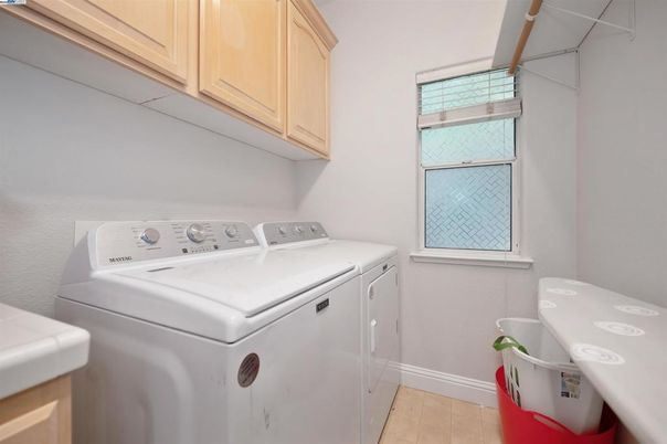 Interior, Washer, Wood Texture Flooring