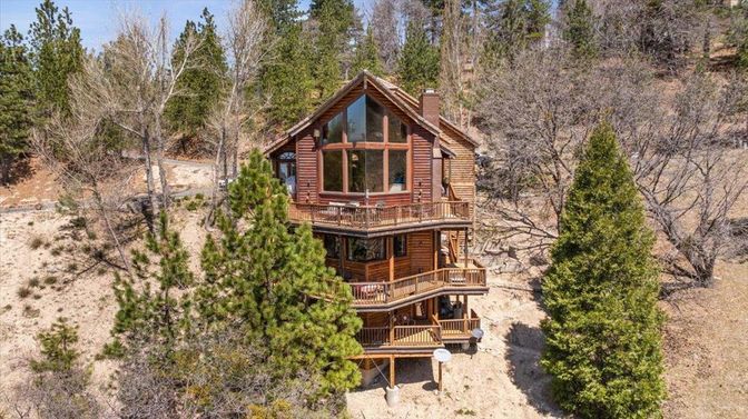 Exterior, Facade, Log Home