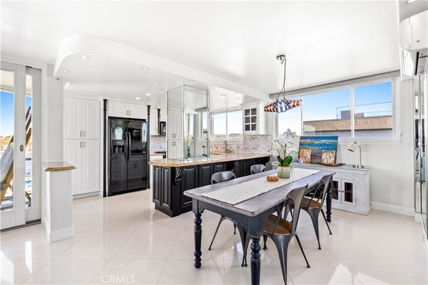 Dining room, Interior, Kitchen, Pendant Lights, Recessed Lighting, Stainless Steel Appliances