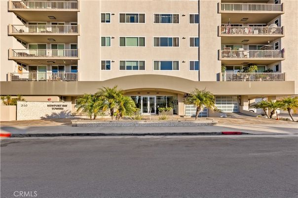Exterior, Facade, Condo Building