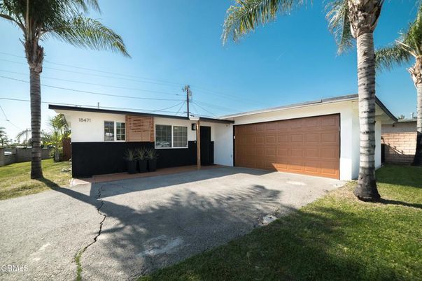 Attached, Exterior, Facade, Ranch