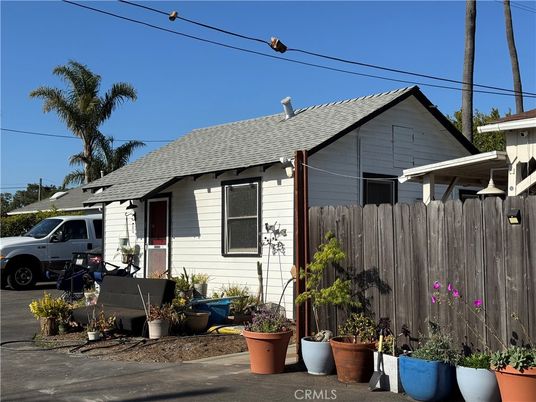Exterior, Facade, Ranch
