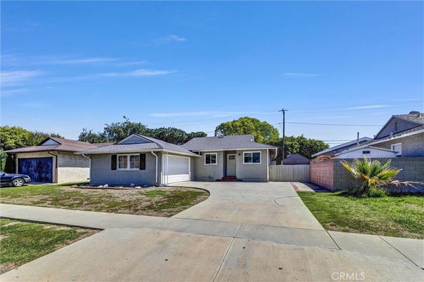 Attached, Exterior, Facade, Ranch