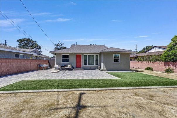Backyard, Exterior, Facade, Ranch