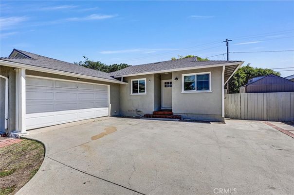 Attached, Exterior, Facade, Ranch