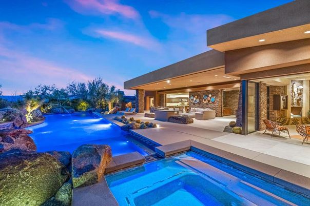 Exterior, Pool, Recessed Lighting