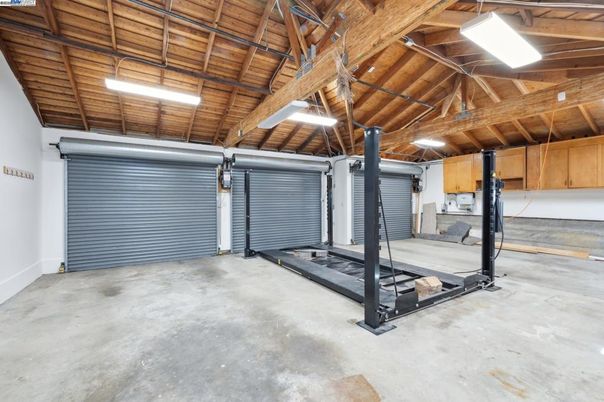 Fitness Equipment, Garage, Interior, Wooden Beams, Wooden Ceilings